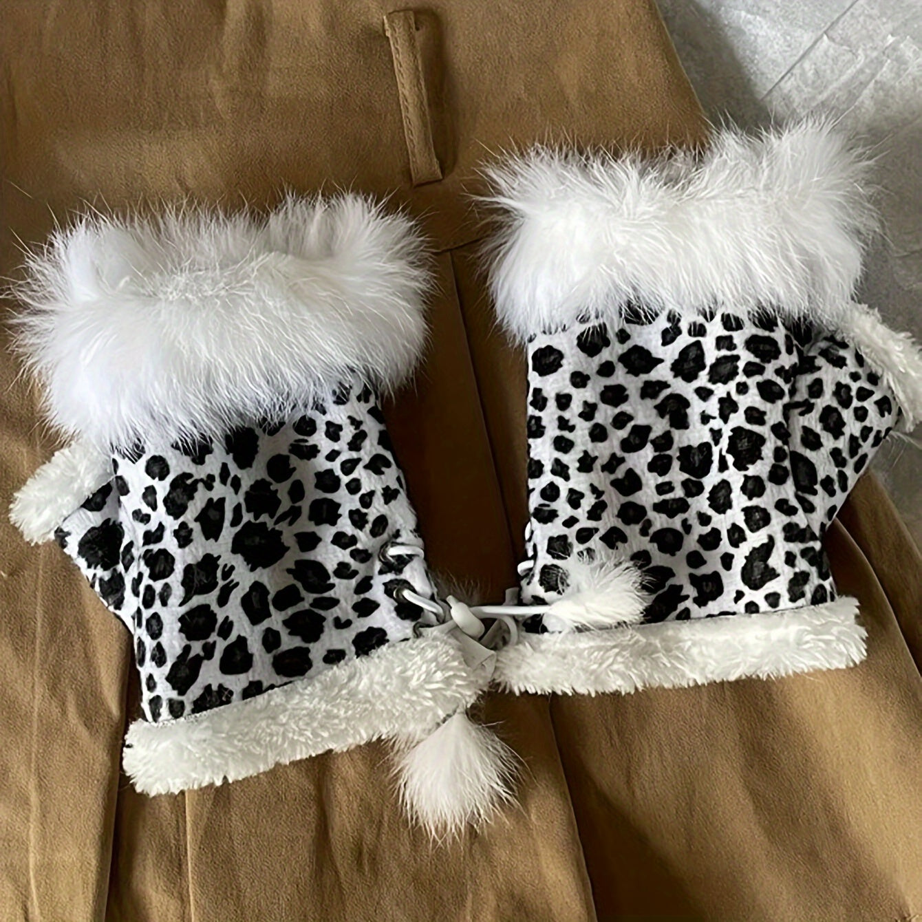 1 Pair of Plush Leopard Print Fingerless Mittens for Women - Cozy & Warm Knit Gloves with Adjustable Lace-Up Wrist, Vintage Harajuku Style, Machine Washable for Autumn/Winter Elegance
